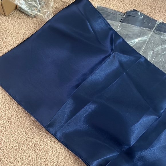 Navy blue solid table runner - Picture 2 of 3